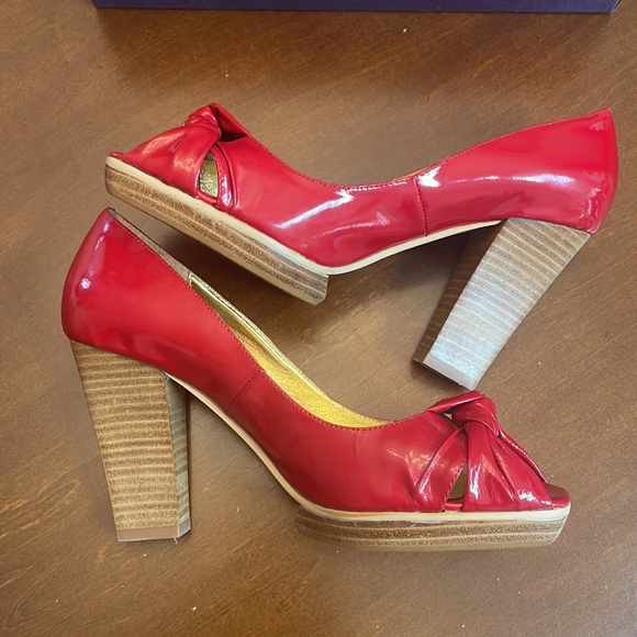 NEW - Shoe Diva, size 38, Red Heels - Picture 4 of 9